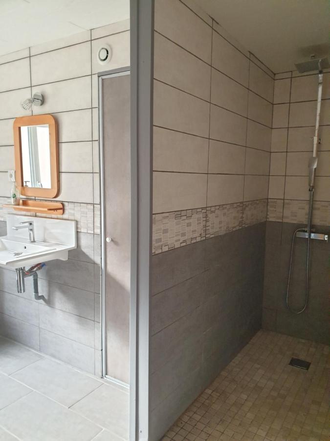Au Relais Du Canal A Grand Gabarit Nesle Exterior foto