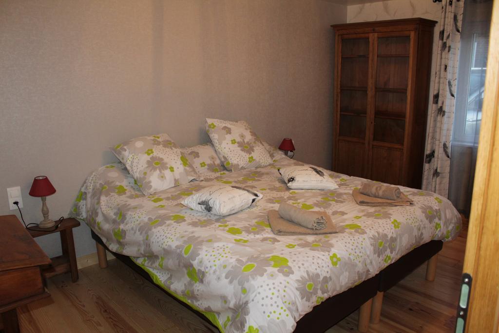 Au Relais Du Canal A Grand Gabarit Nesle Exterior foto